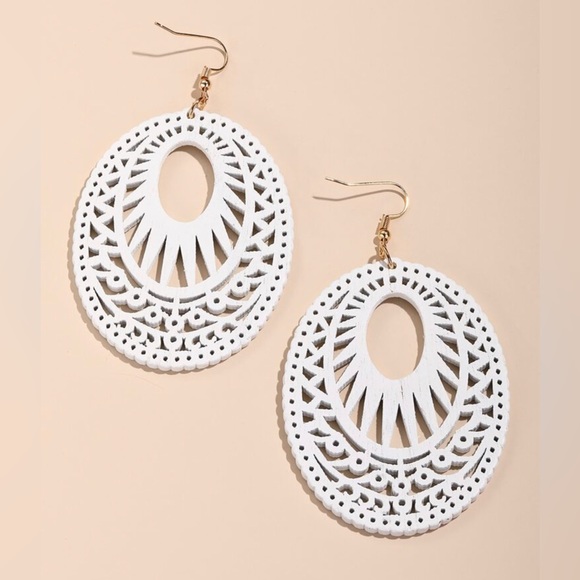 ❤️Boho White Hollow Wood Earrings - Picture 2 of 4